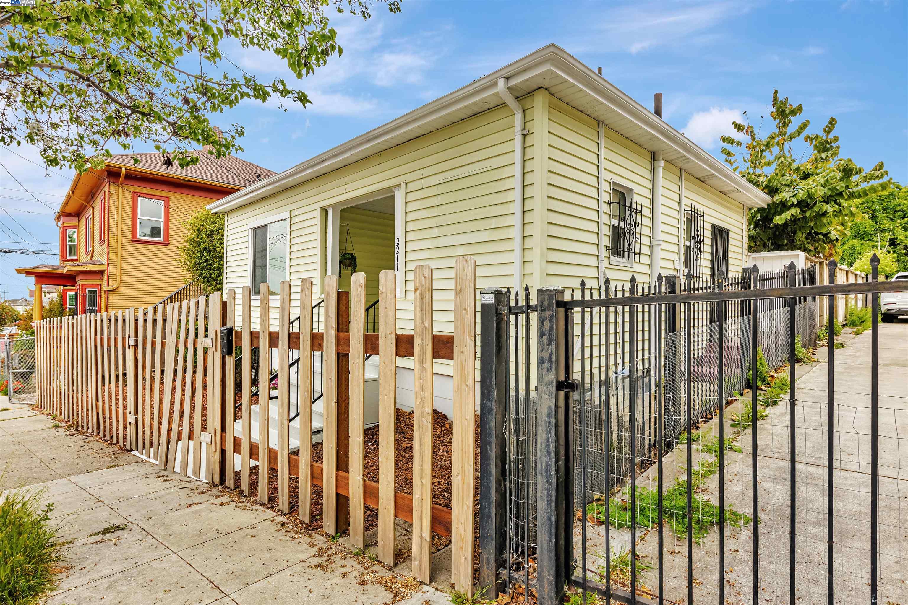 2211 24Th Ave