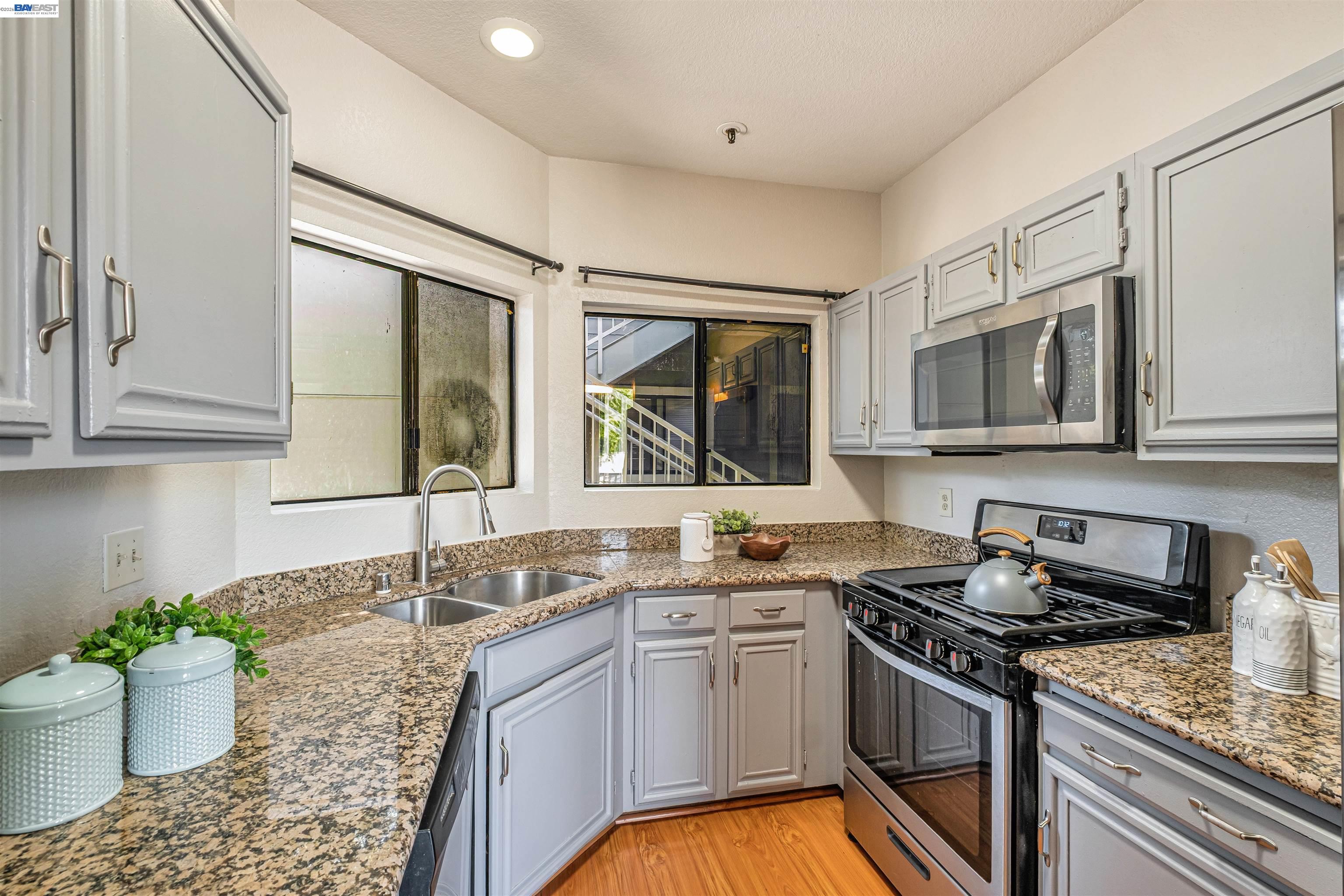 3402 Pinewood Ter # 211