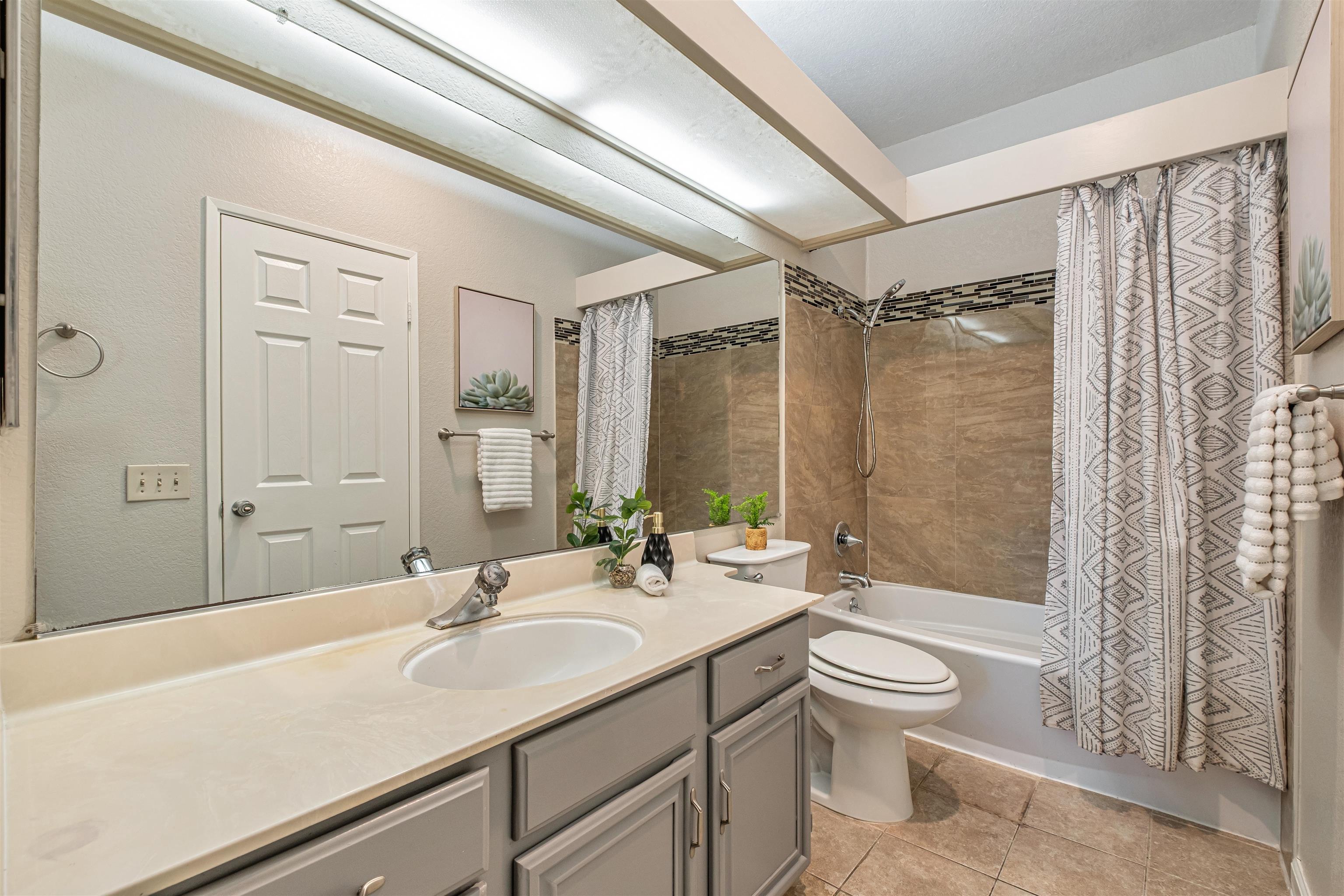 3402 Pinewood Ter # 211