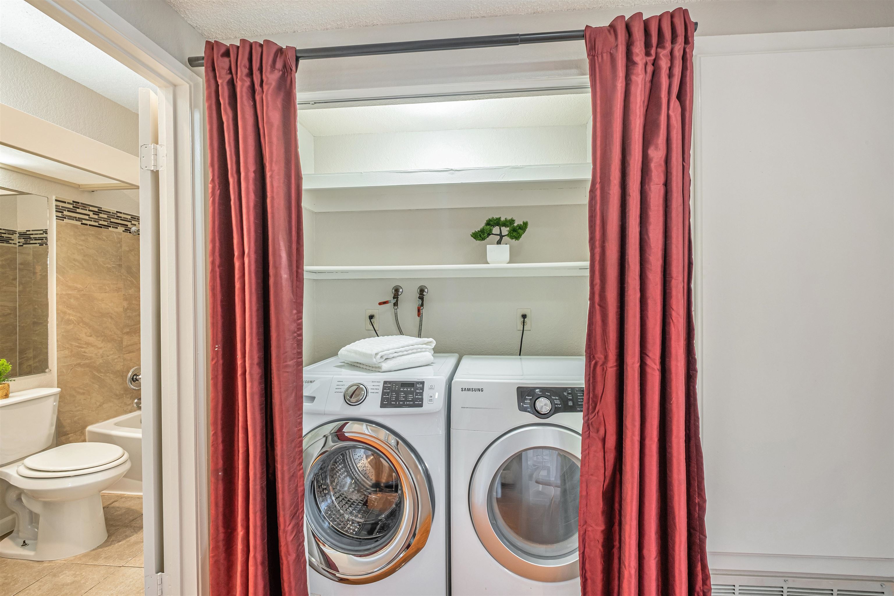 3402 Pinewood Ter # 211