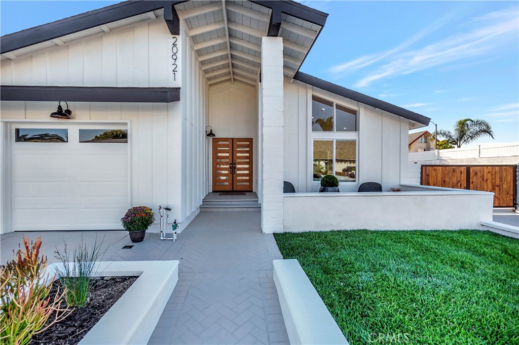 20921 Snug Harbor Circle