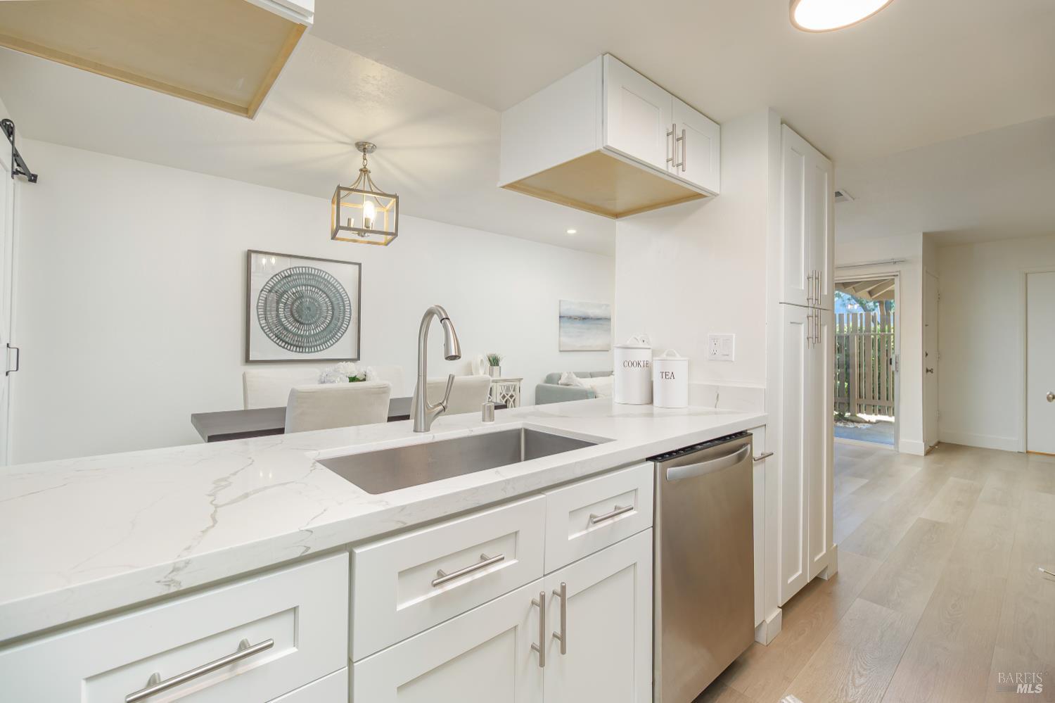 71 Roundtree Boulevard