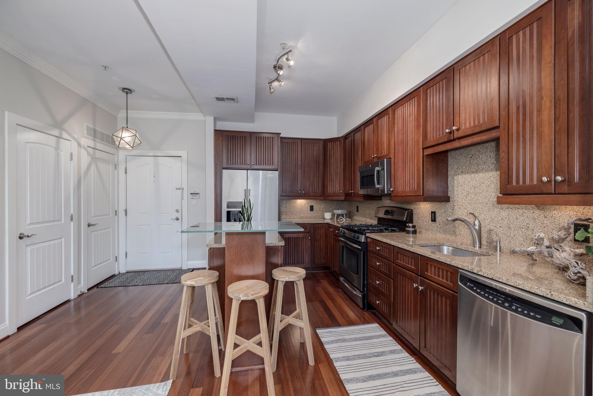1464 Harvard St NW #8
