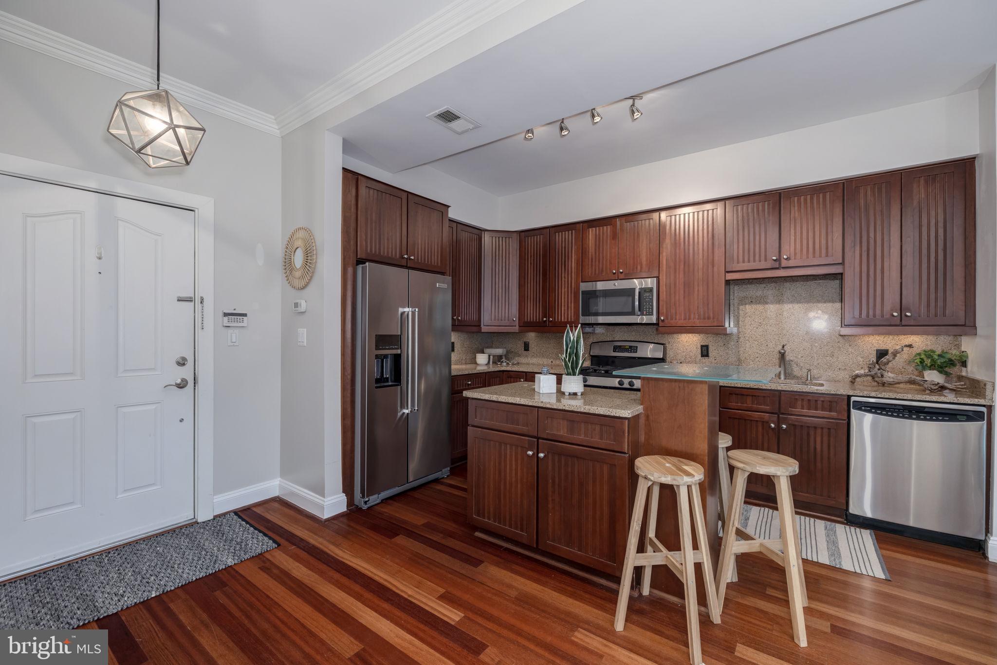 1464 Harvard St NW #8