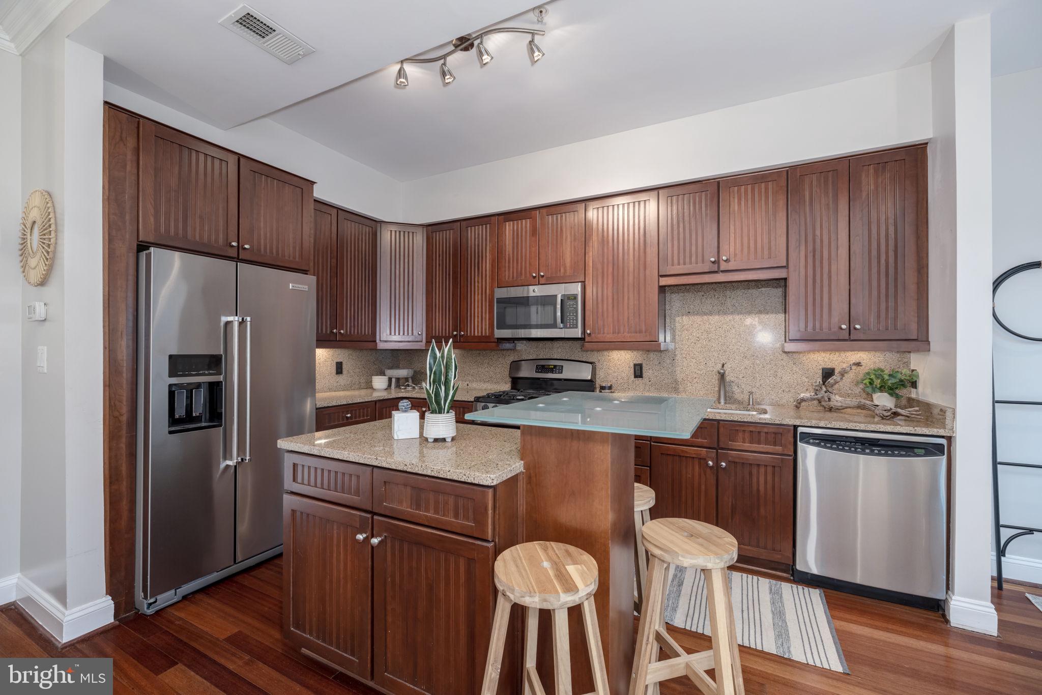 1464 Harvard St NW #8