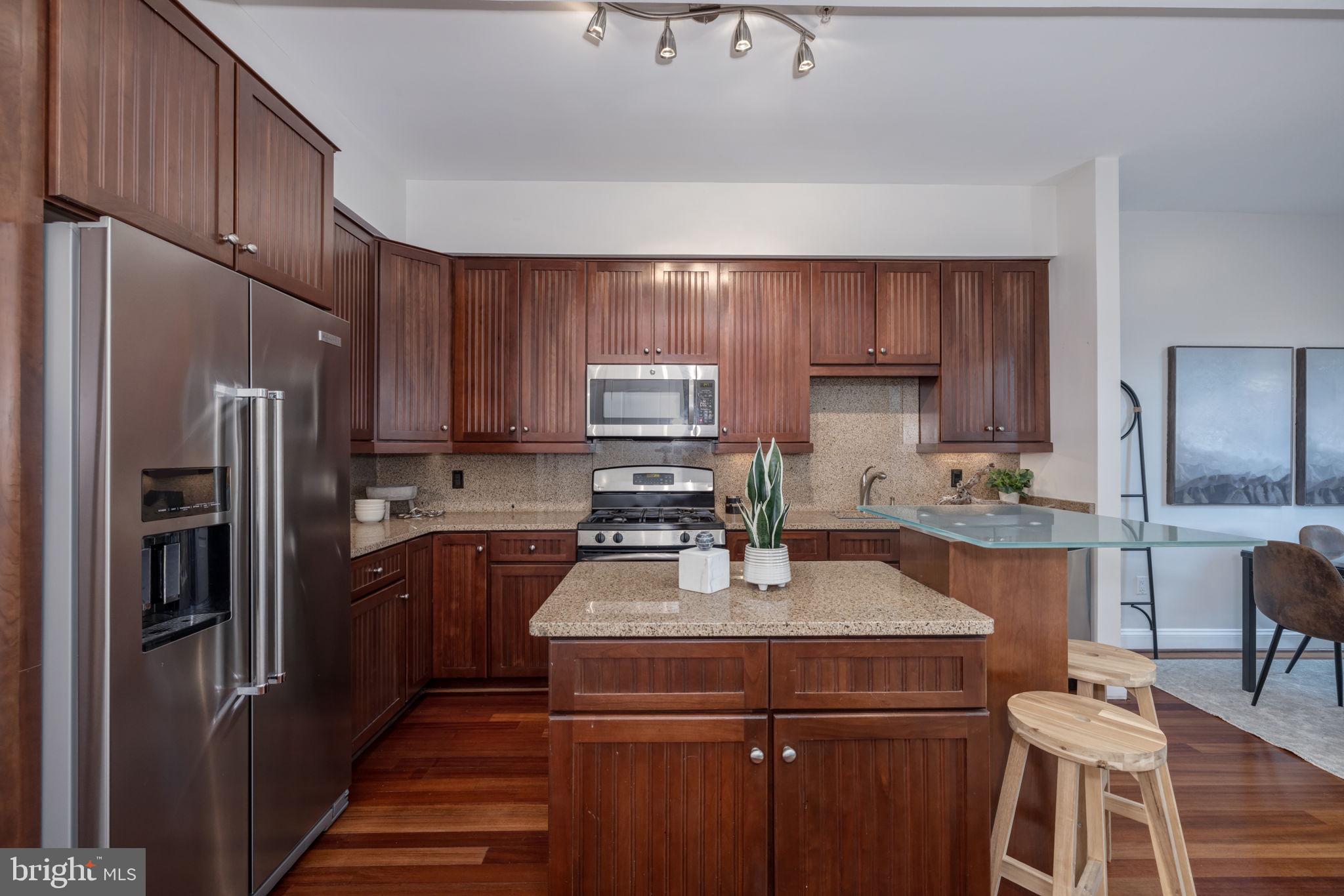 1464 Harvard St NW #8