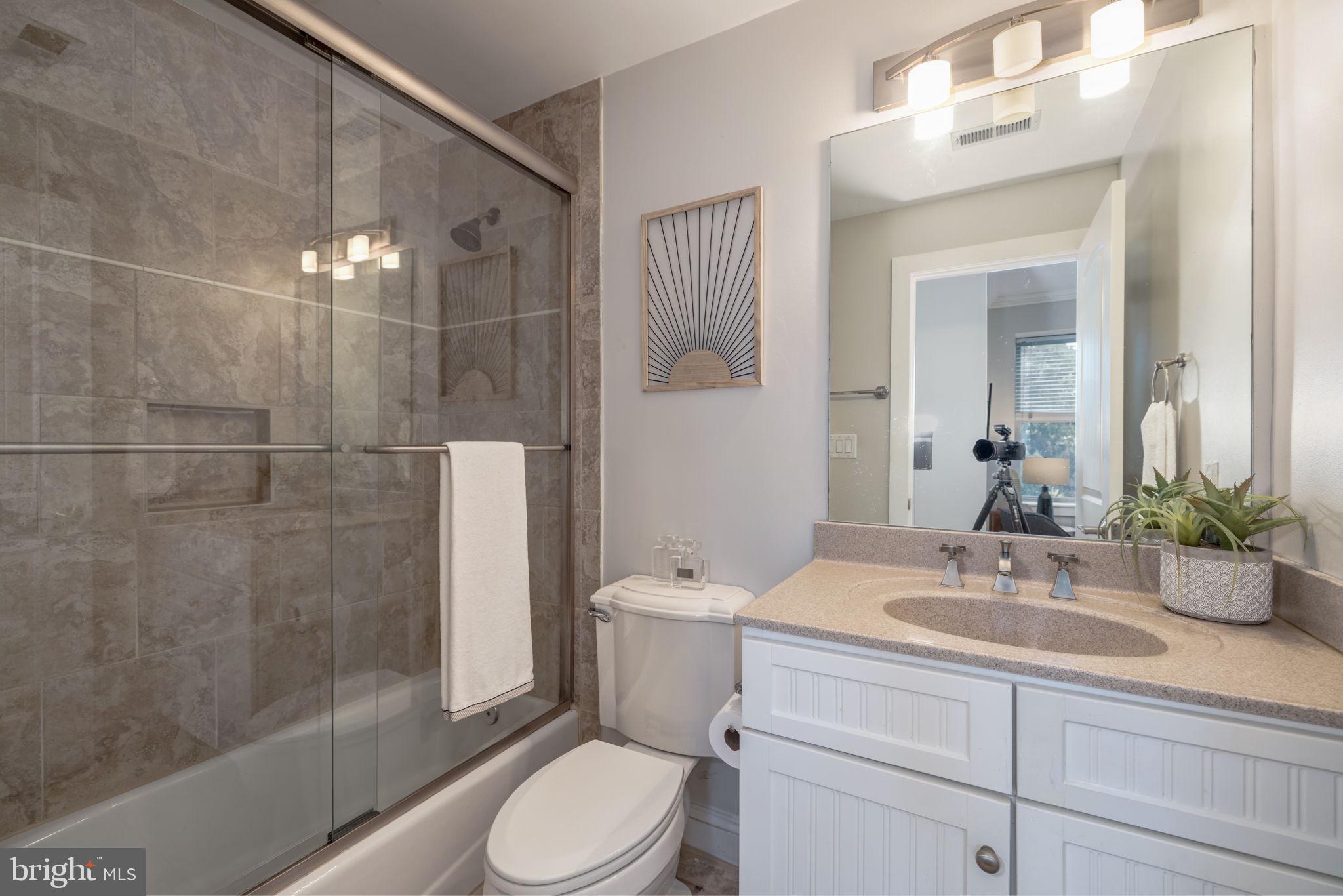 1464 Harvard St NW #8