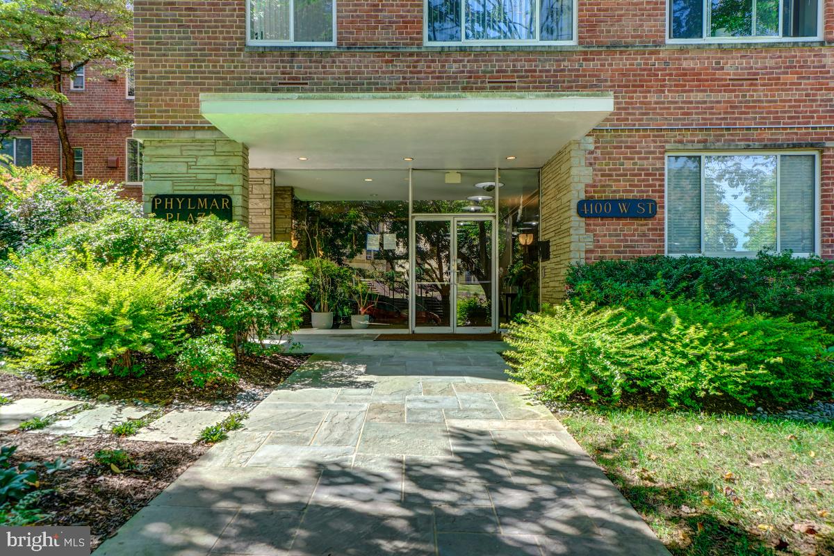 4100 W St NW #102