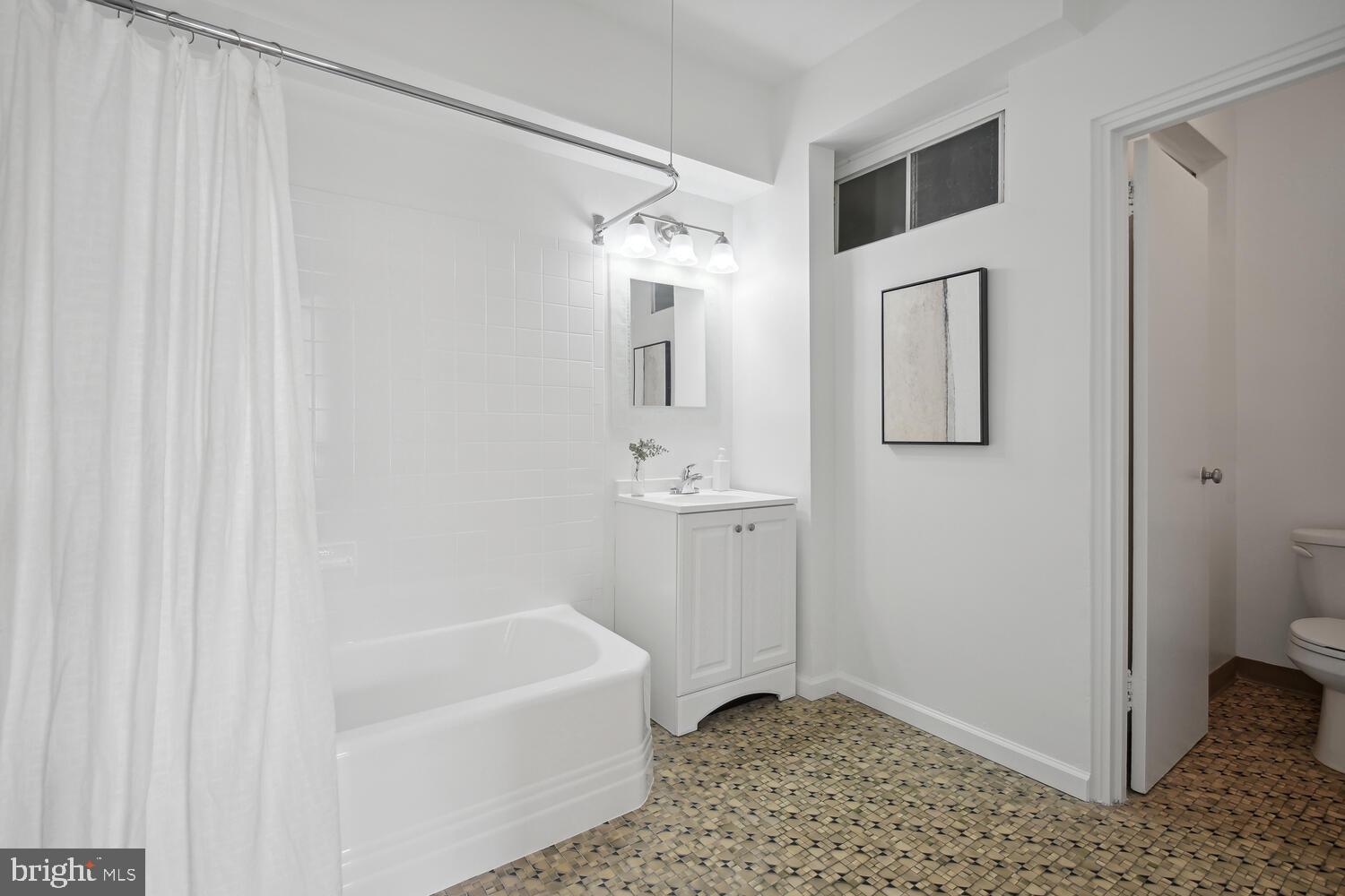 3901 Cathedral Ave NW #318
