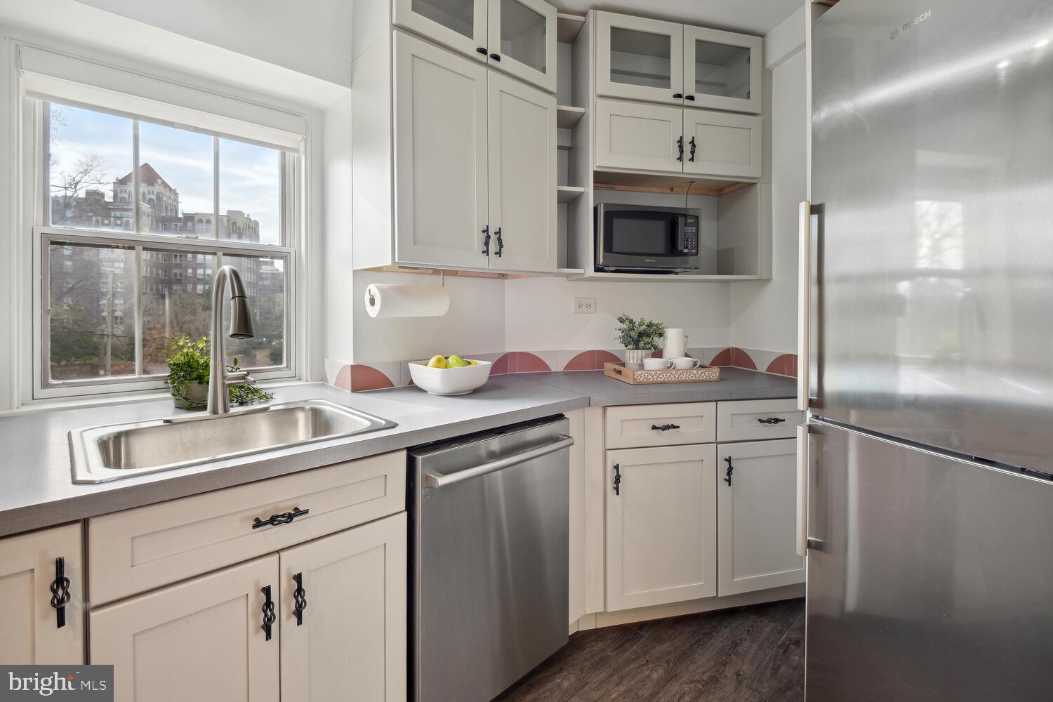 3901 Cathedral Ave NW #318