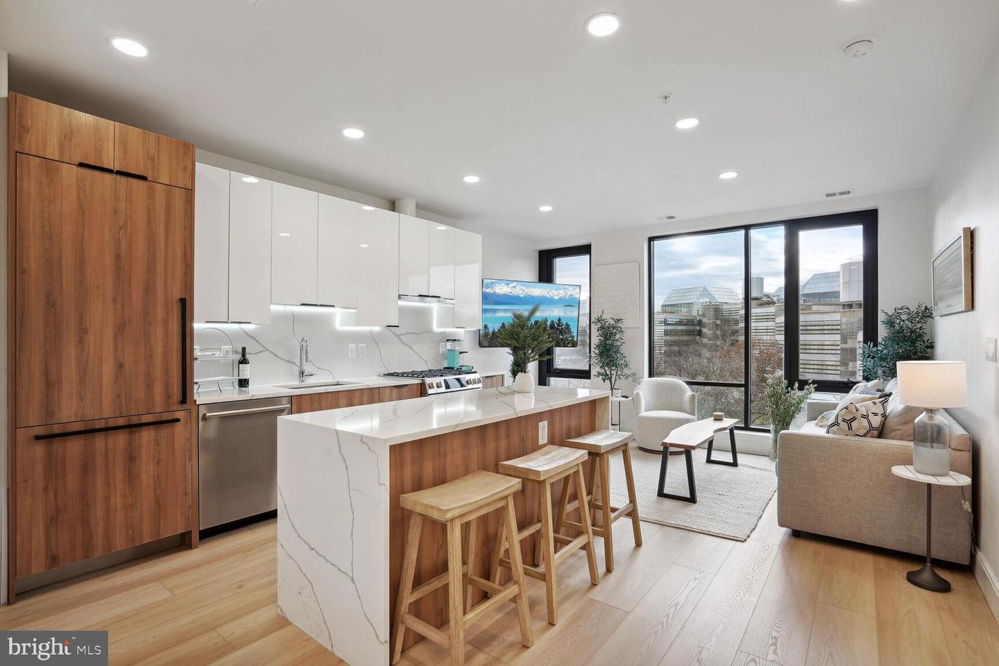 4111 Connecticut NW #602