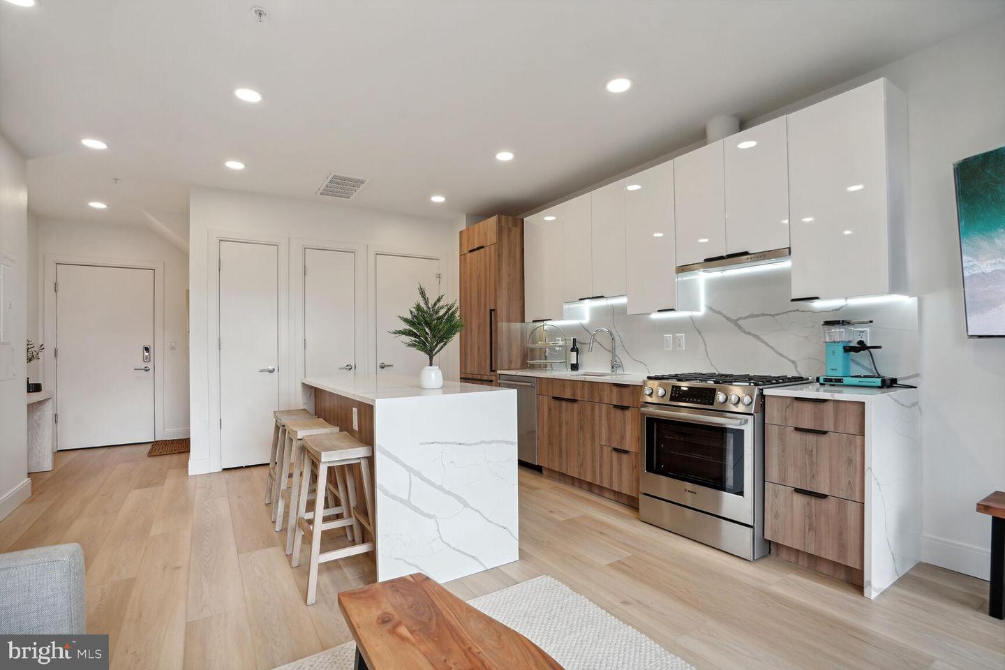 4111 Connecticut NW #602
