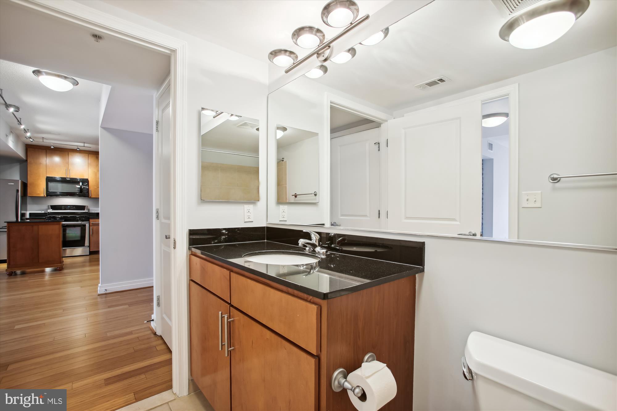 915 E St NW #1110