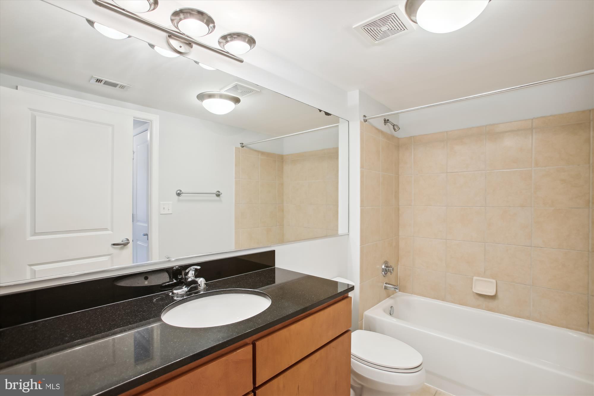 915 E St NW #1110