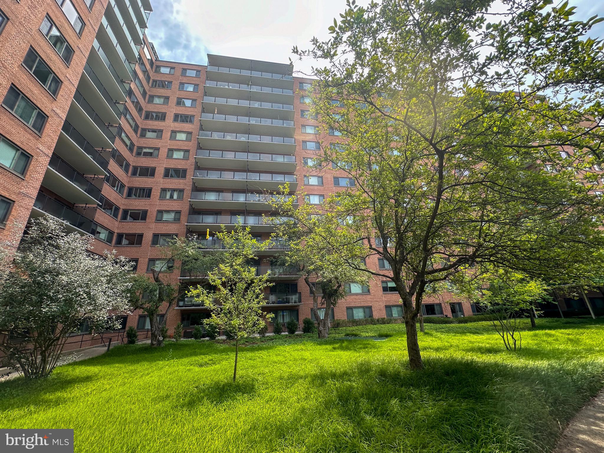 4201 CATHEDRAL AVE NW #419E