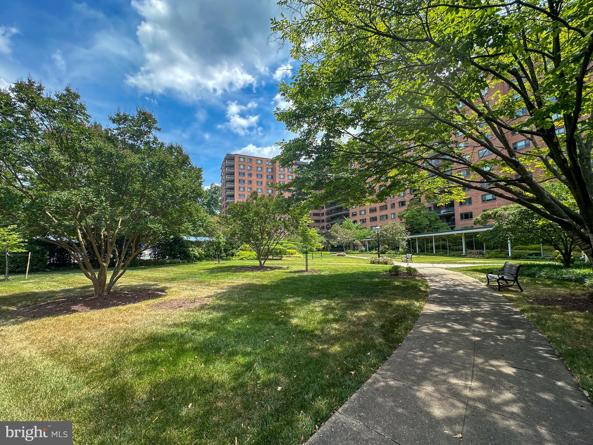 4201 CATHEDRAL AVE NW #419E