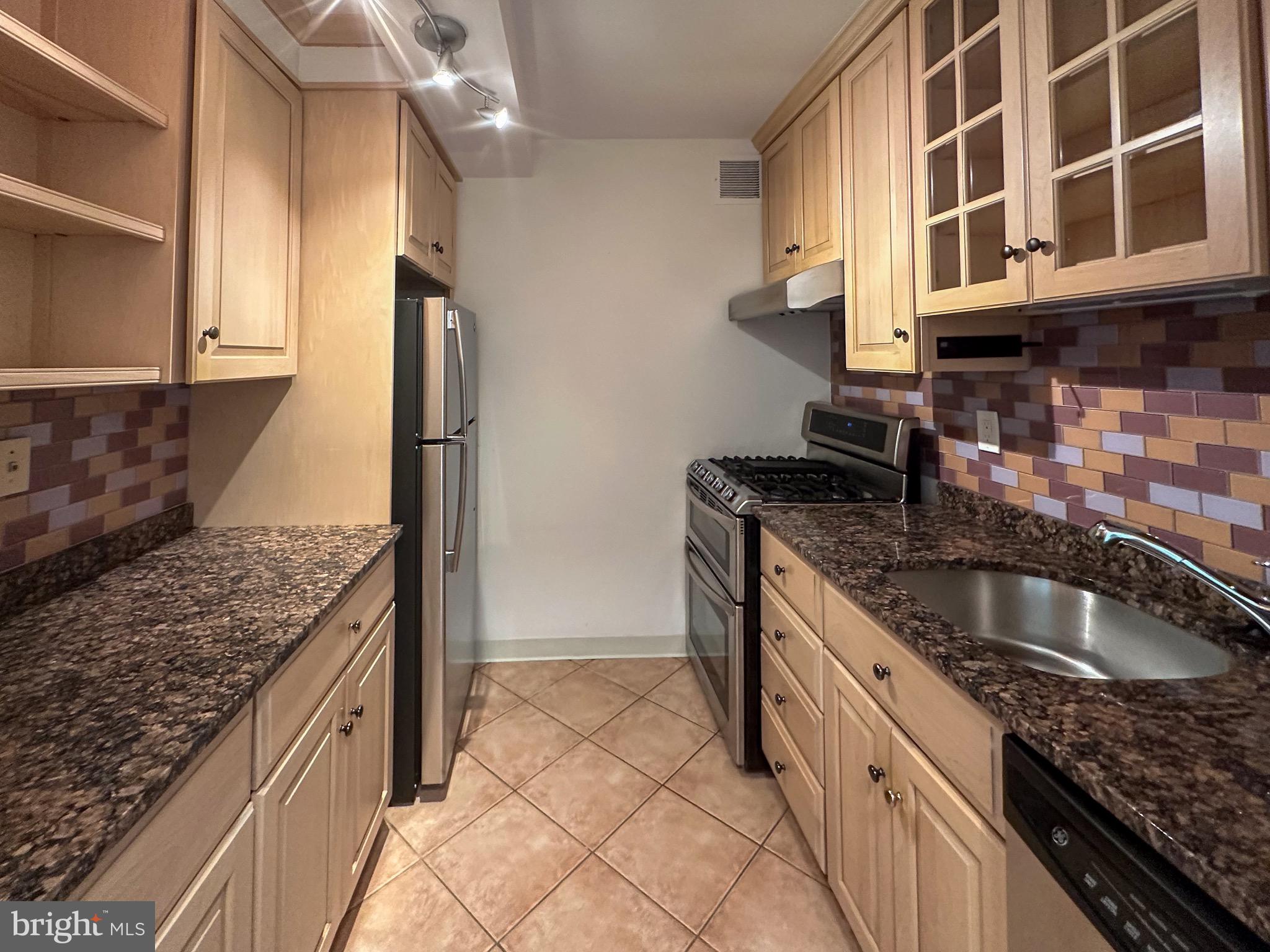 4201 CATHEDRAL AVE NW #419E