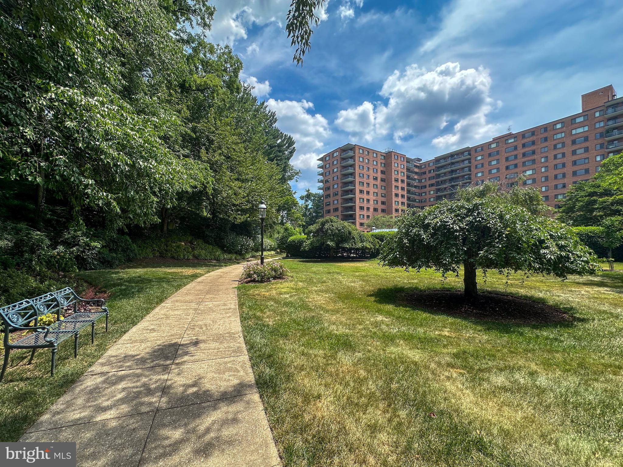 4201 CATHEDRAL AVE NW #419E