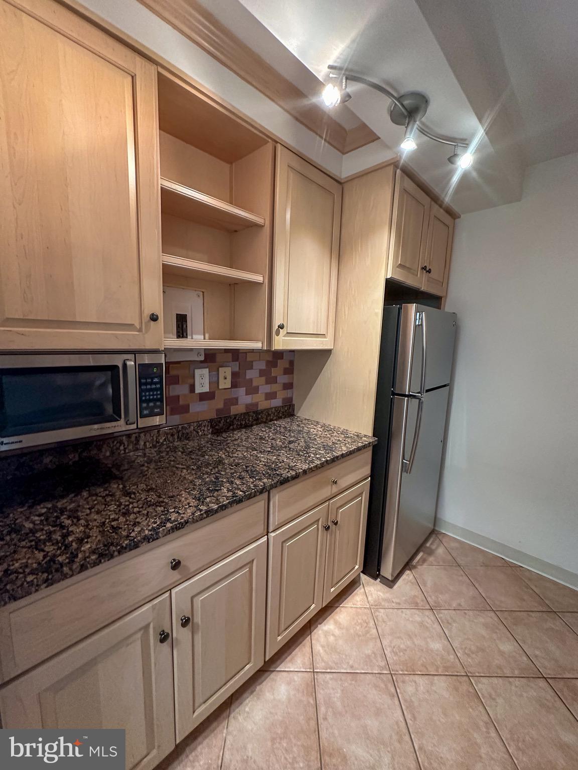 4201 CATHEDRAL AVE NW #419E
