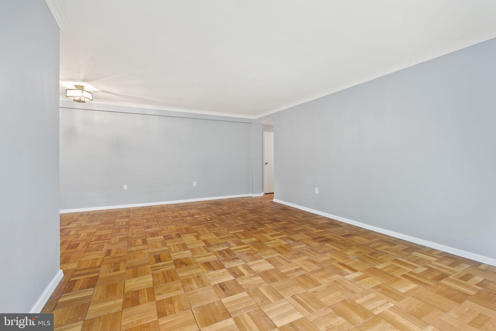 4100 W St NW #305