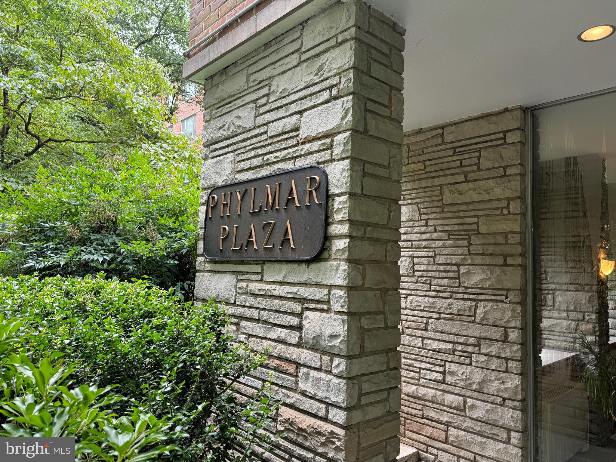 4100 W St NW #305