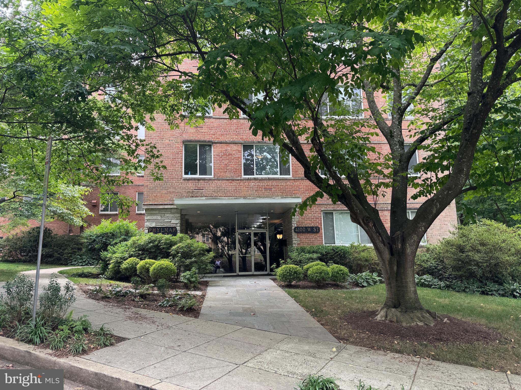 4100 W St NW #305
