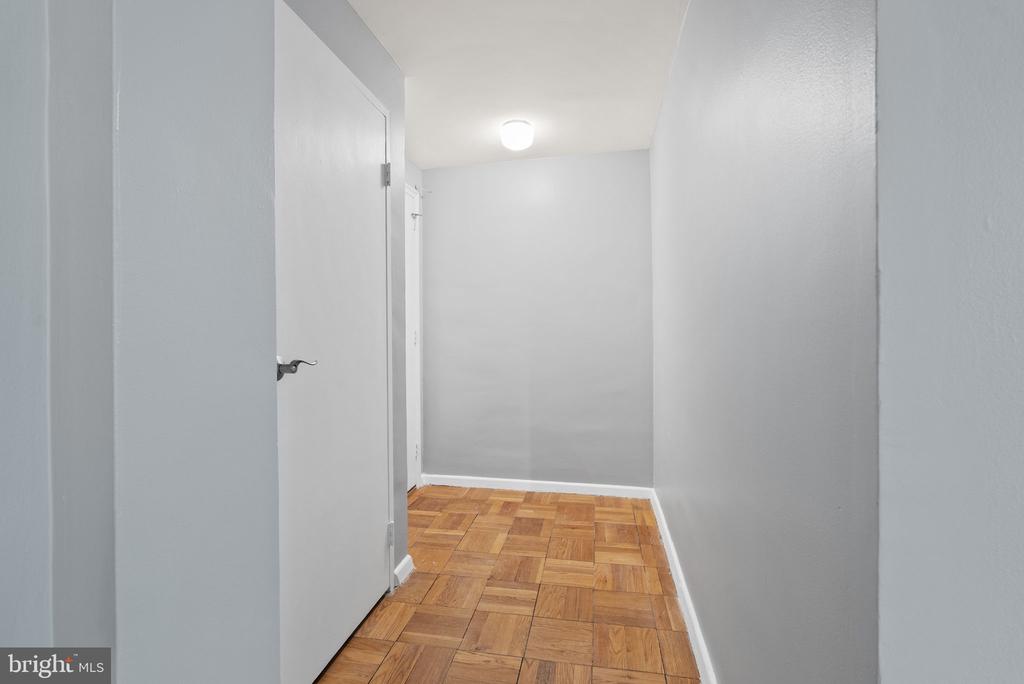 4100 W St NW #305