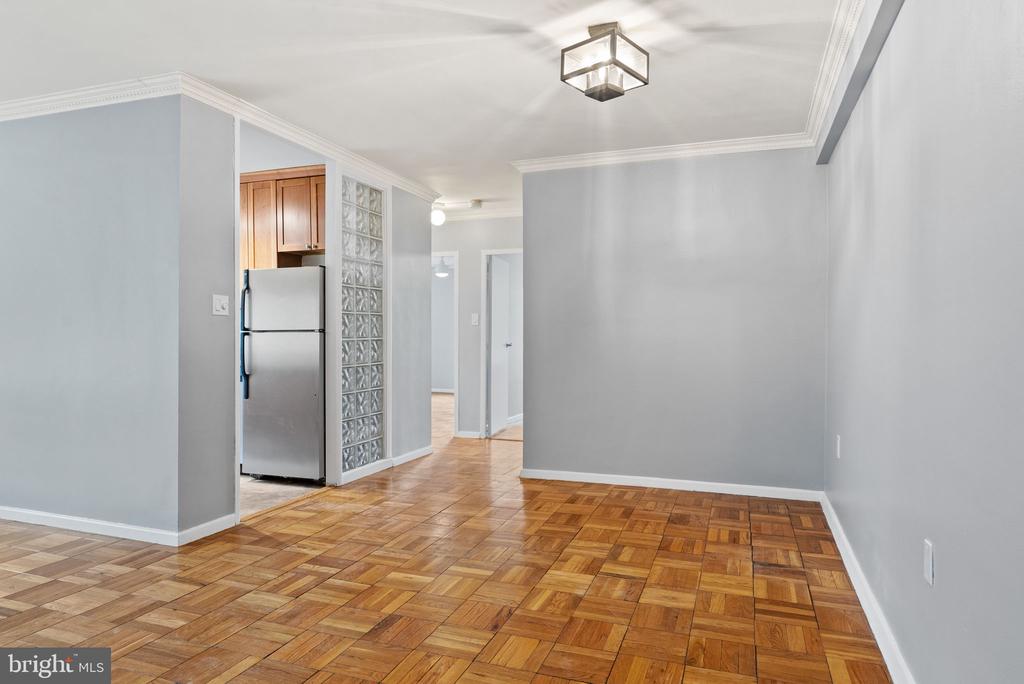 4100 W St NW #305