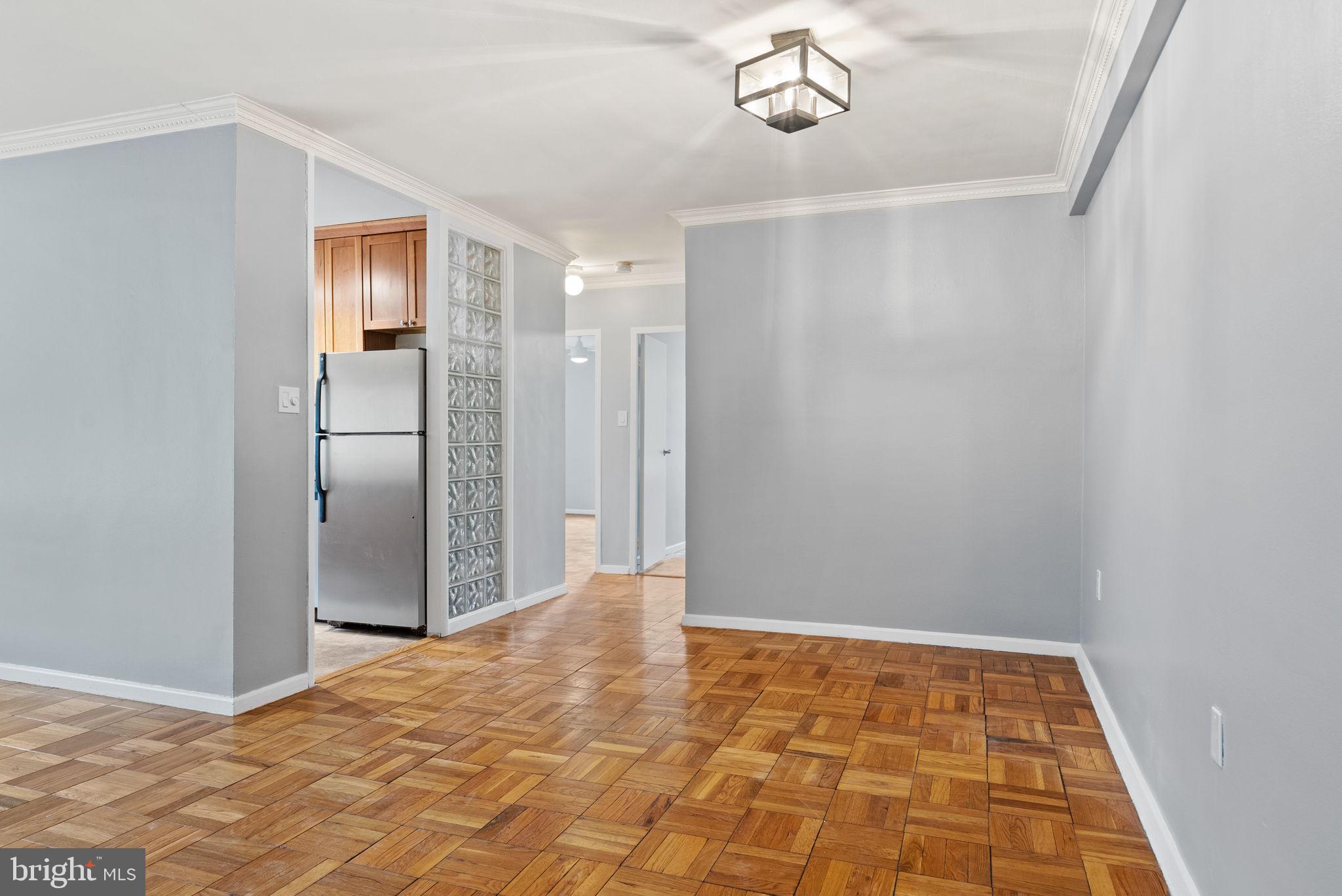 4100 W St NW #305