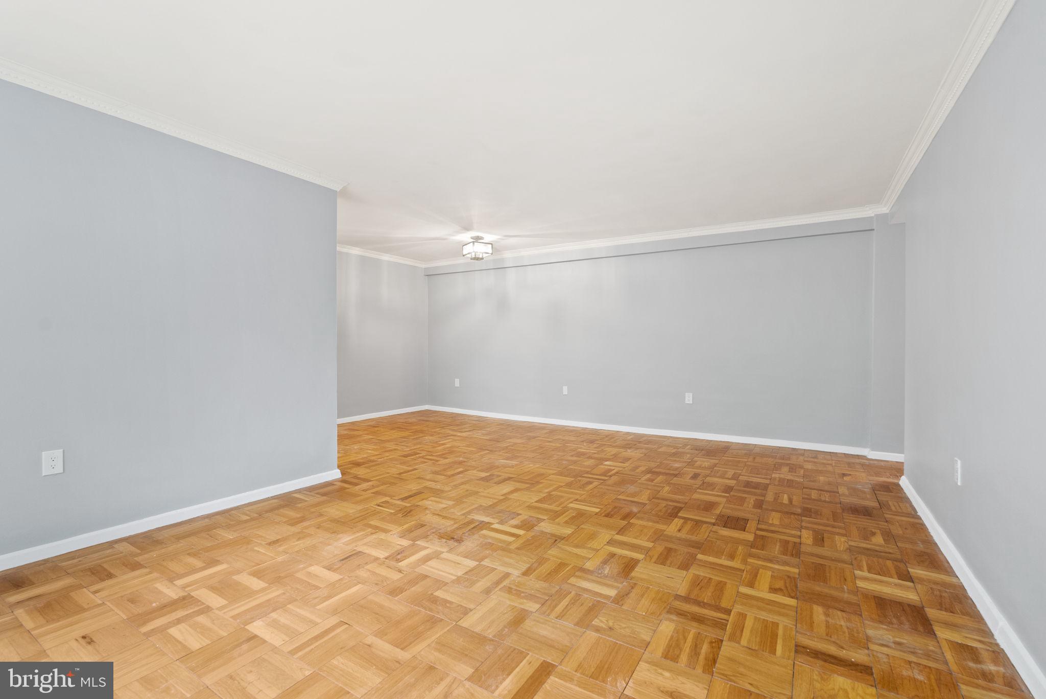 4100 W St NW #305