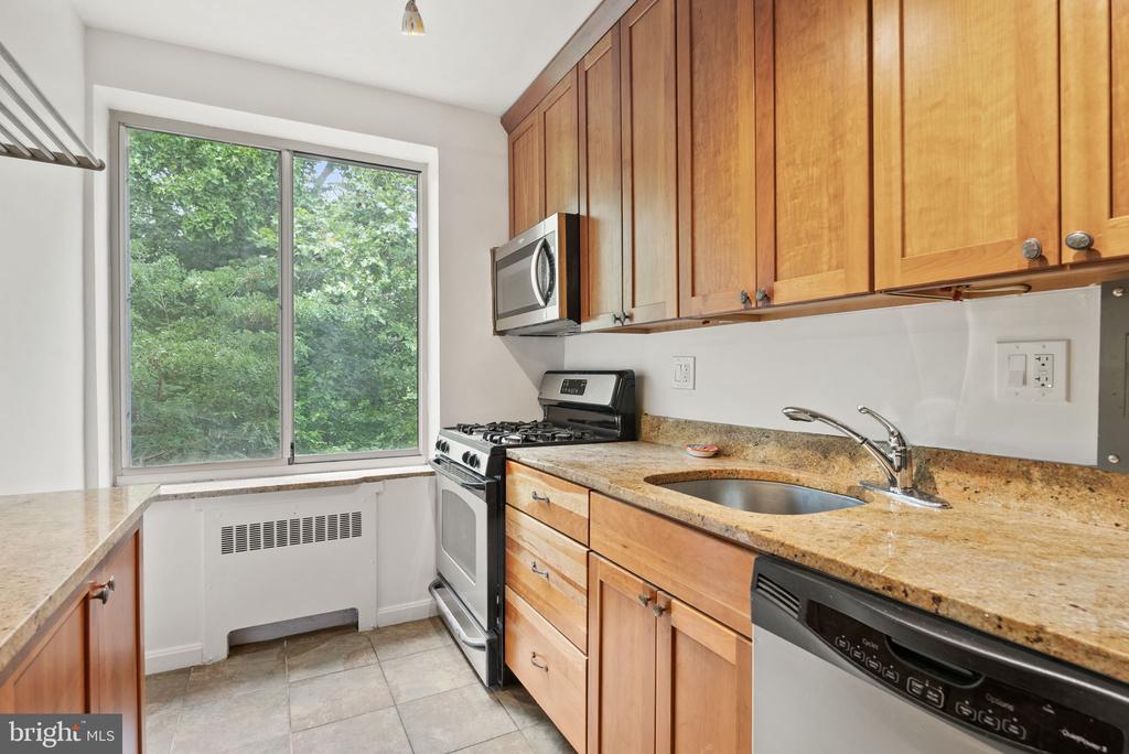 4100 W St NW #305