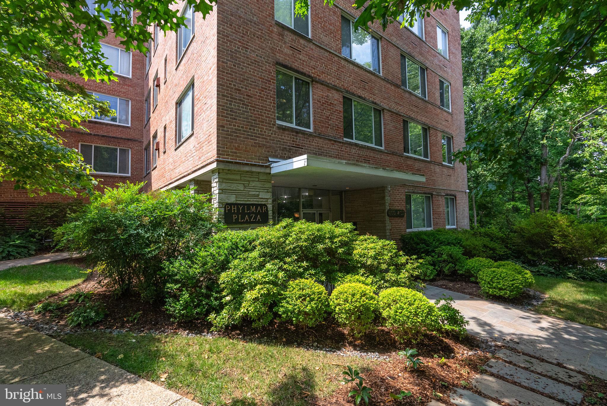 4100 W St NW #305
