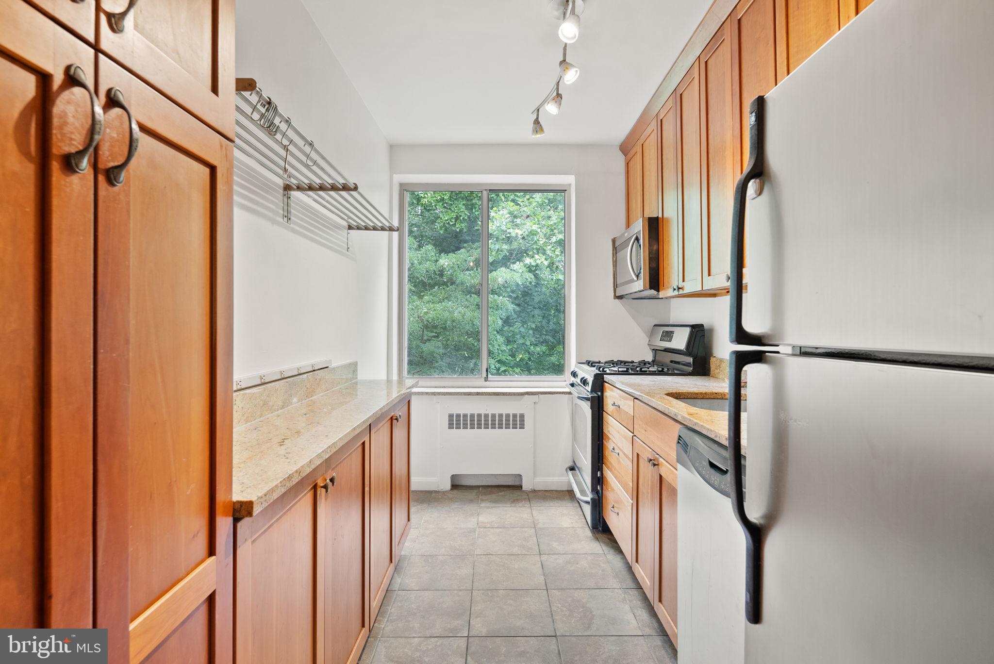 4100 W St NW #305