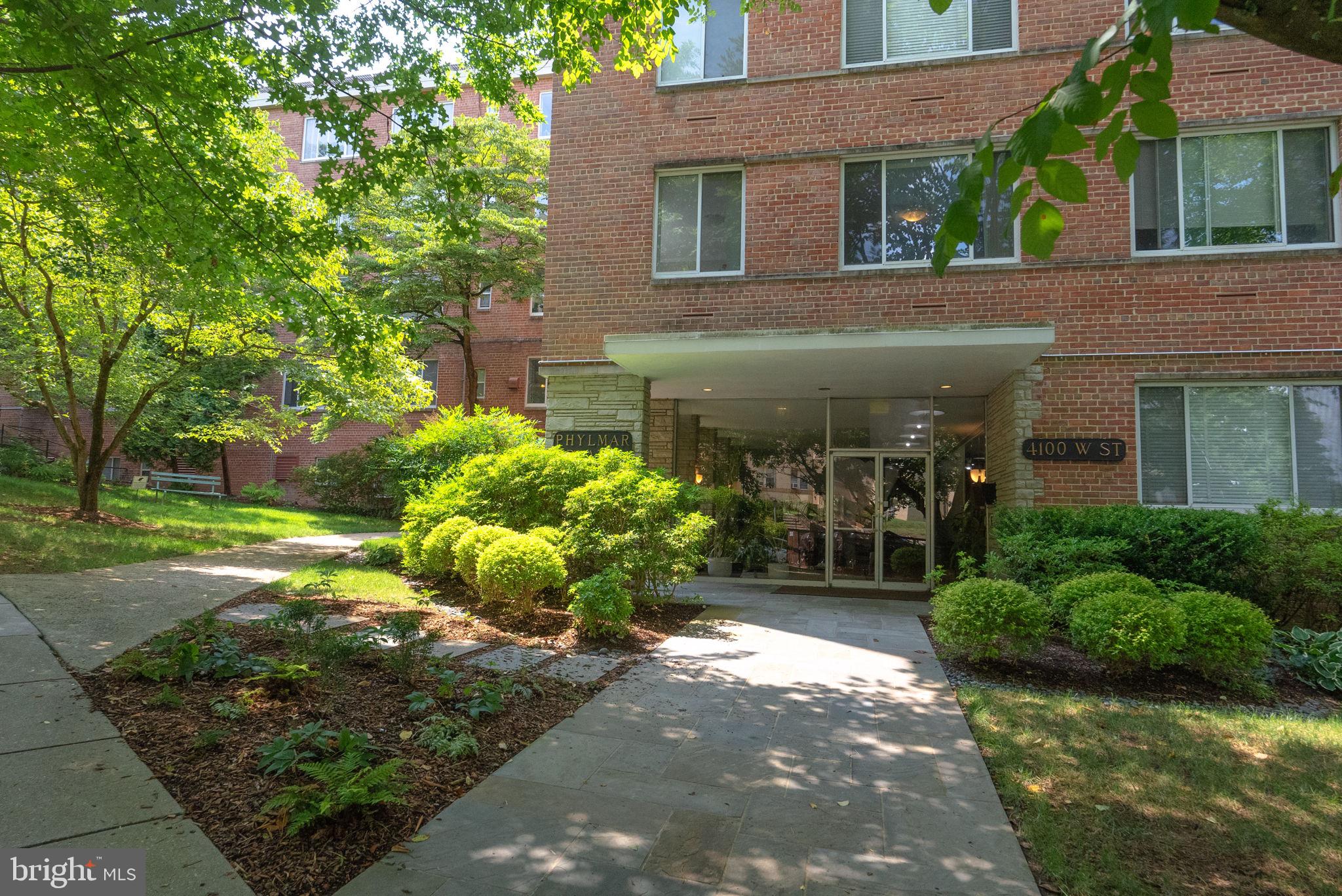 4100 W St NW #305