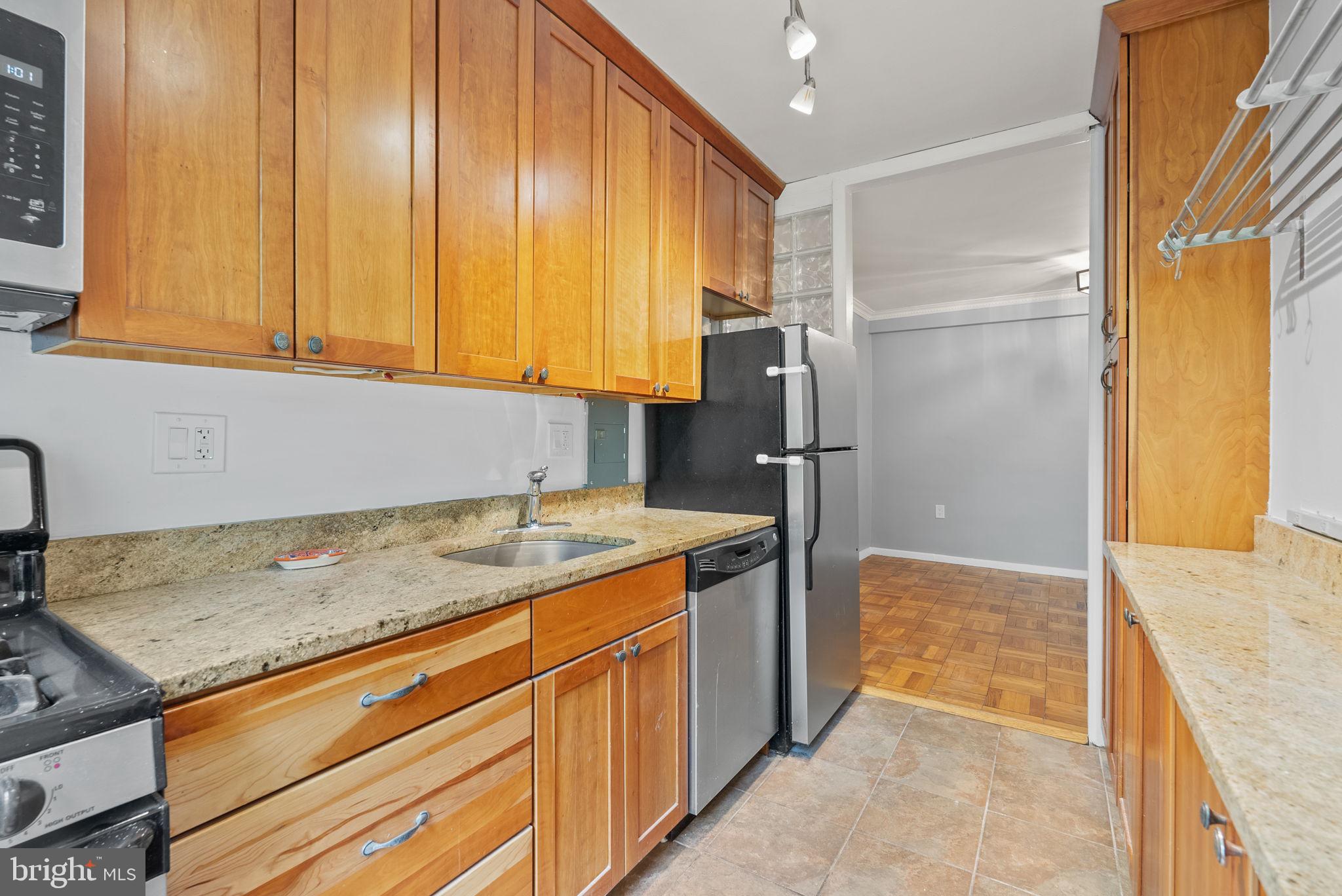 4100 W St NW #305