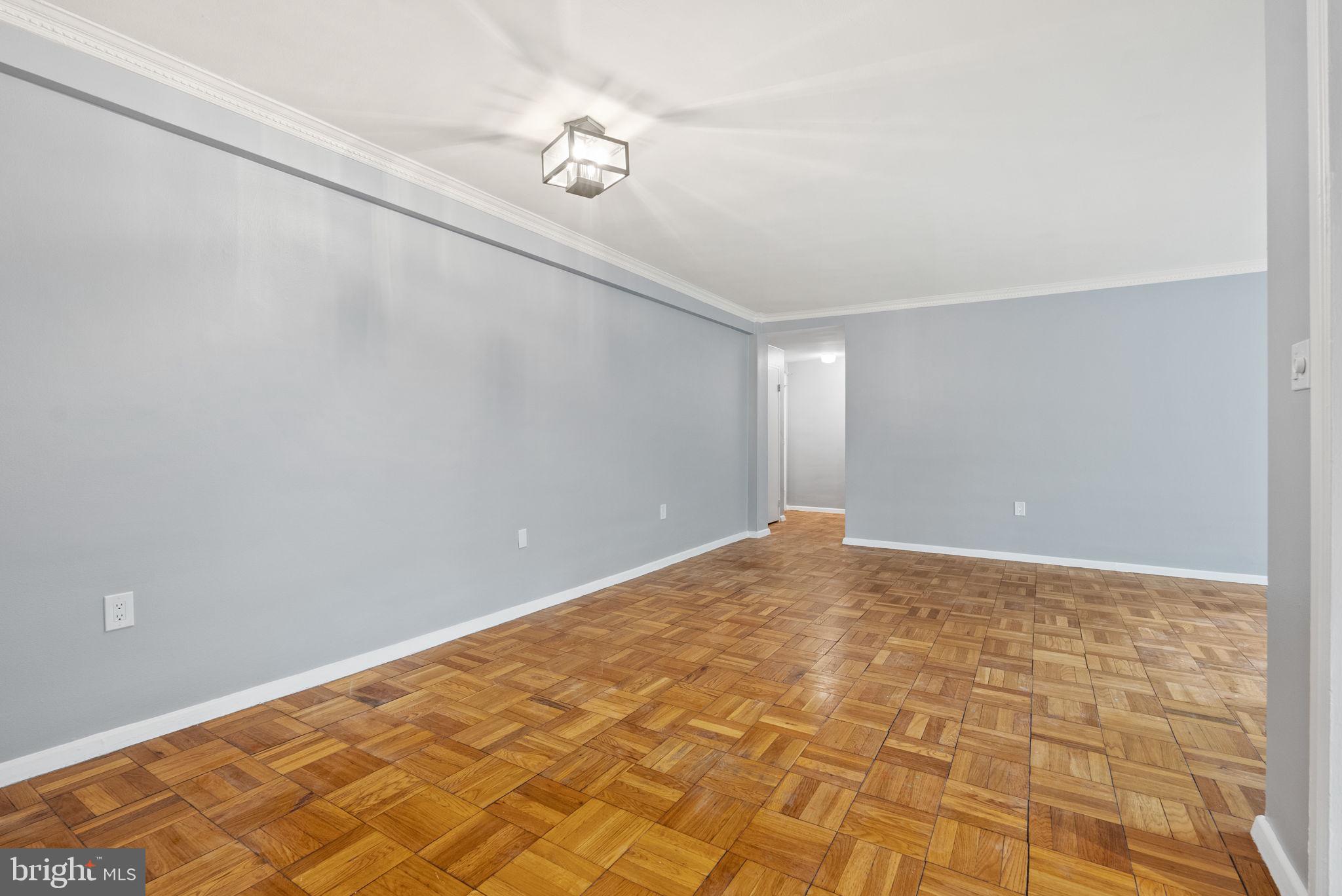 4100 W St NW #305