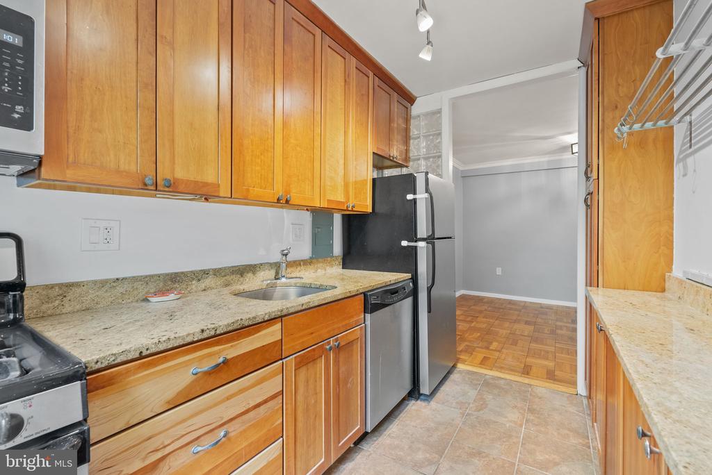 4100 W St NW #305
