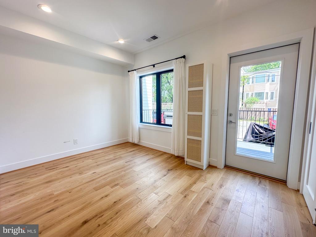 2217 40TH PL NW #101