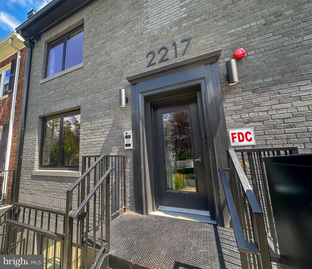 2217 40TH PL NW #101