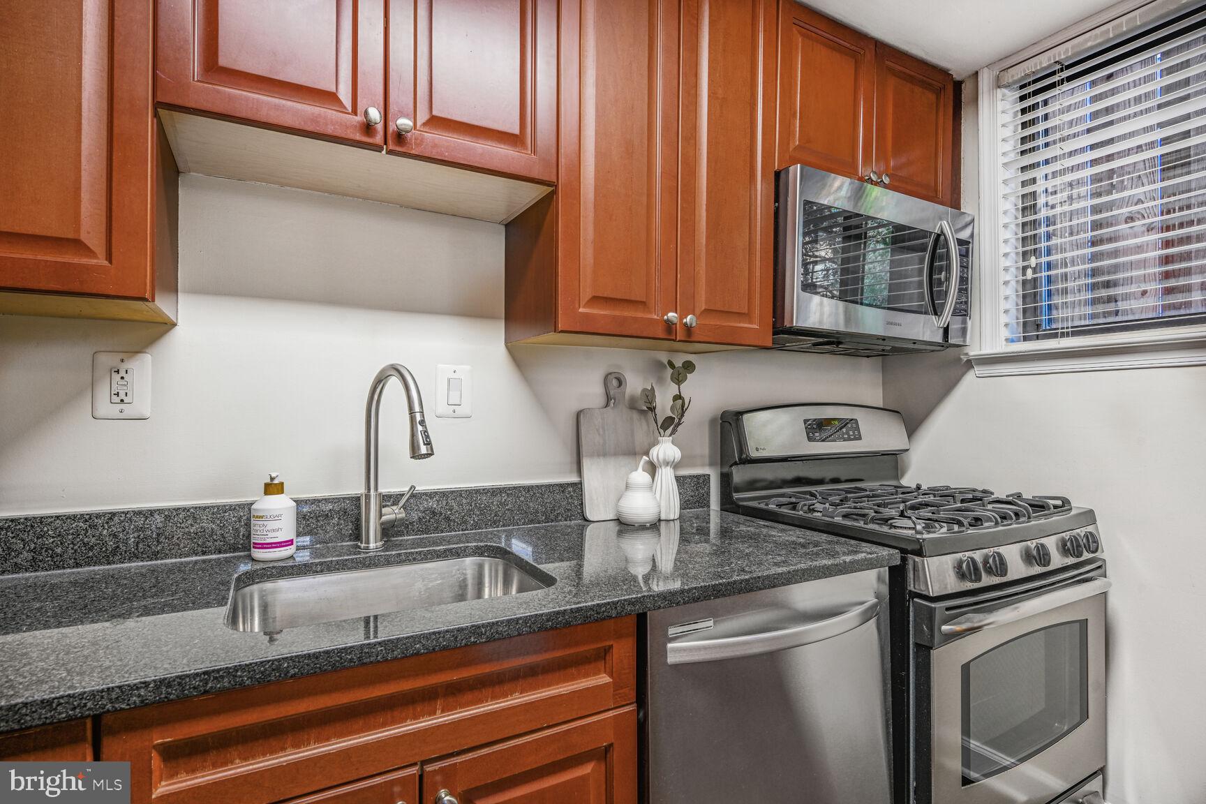 2725 39th St NW #206