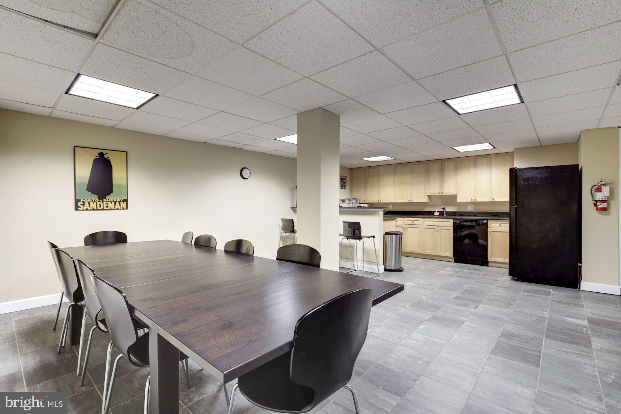 2725 39th St NW #206