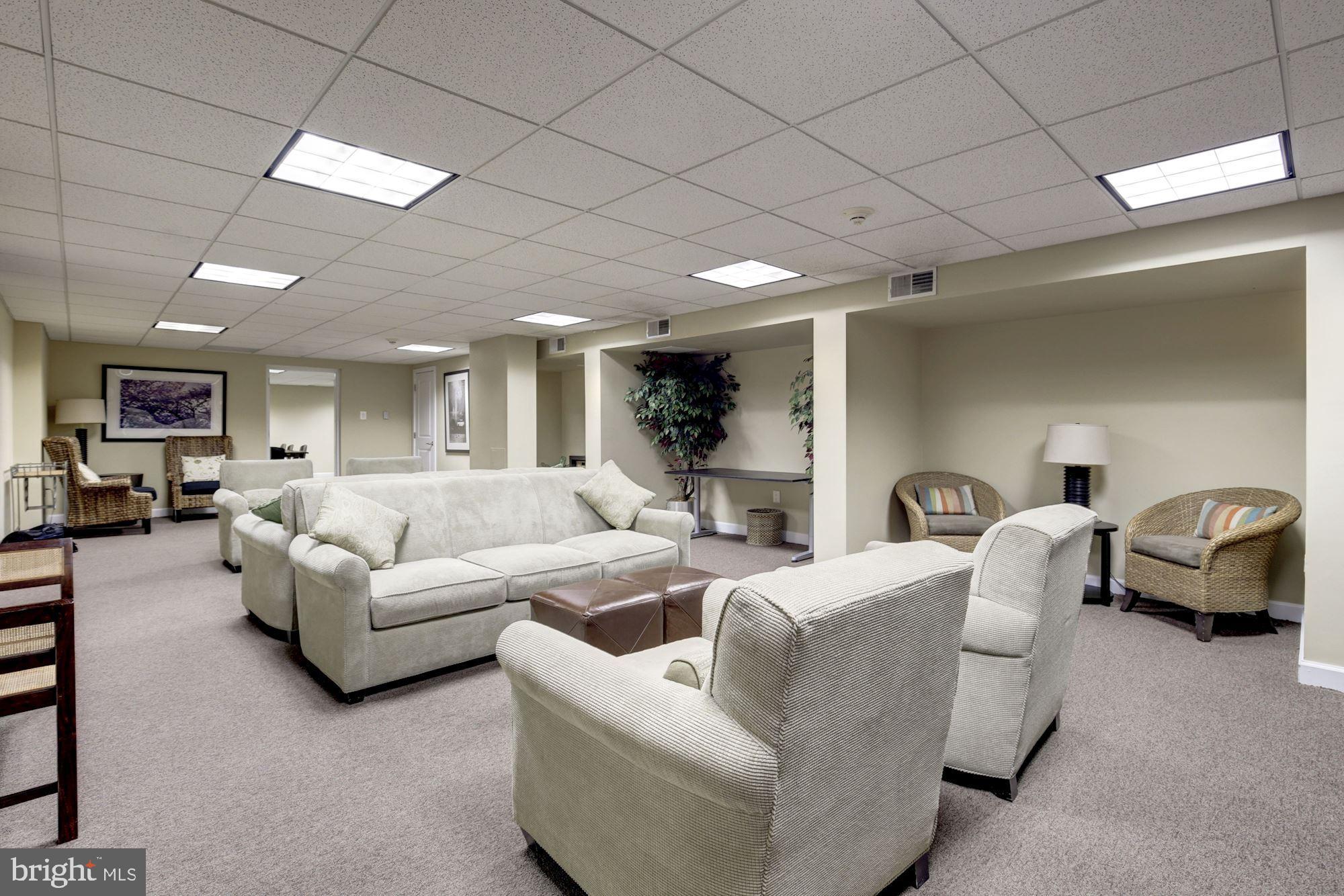 2725 39th St NW #206