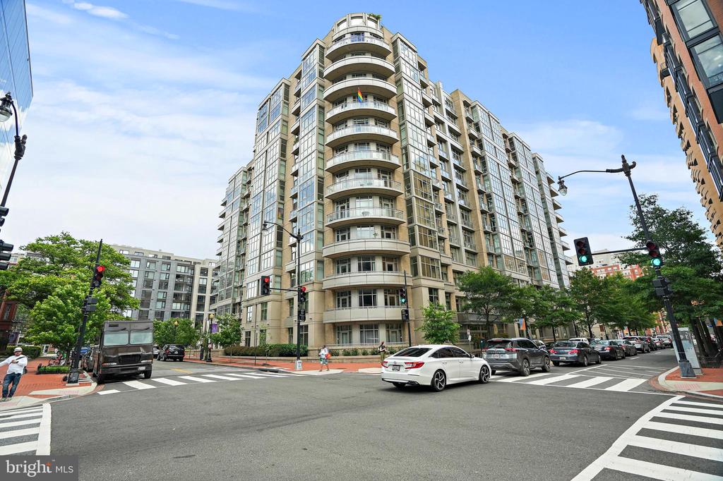 811 4th St NW #205
