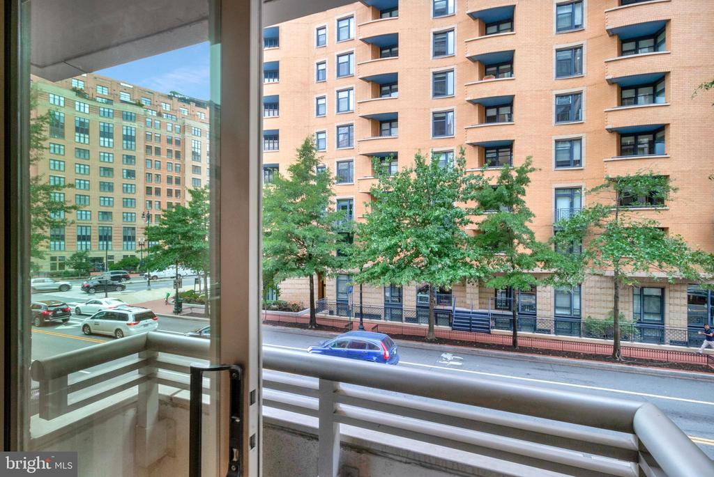 811 4th St NW #205