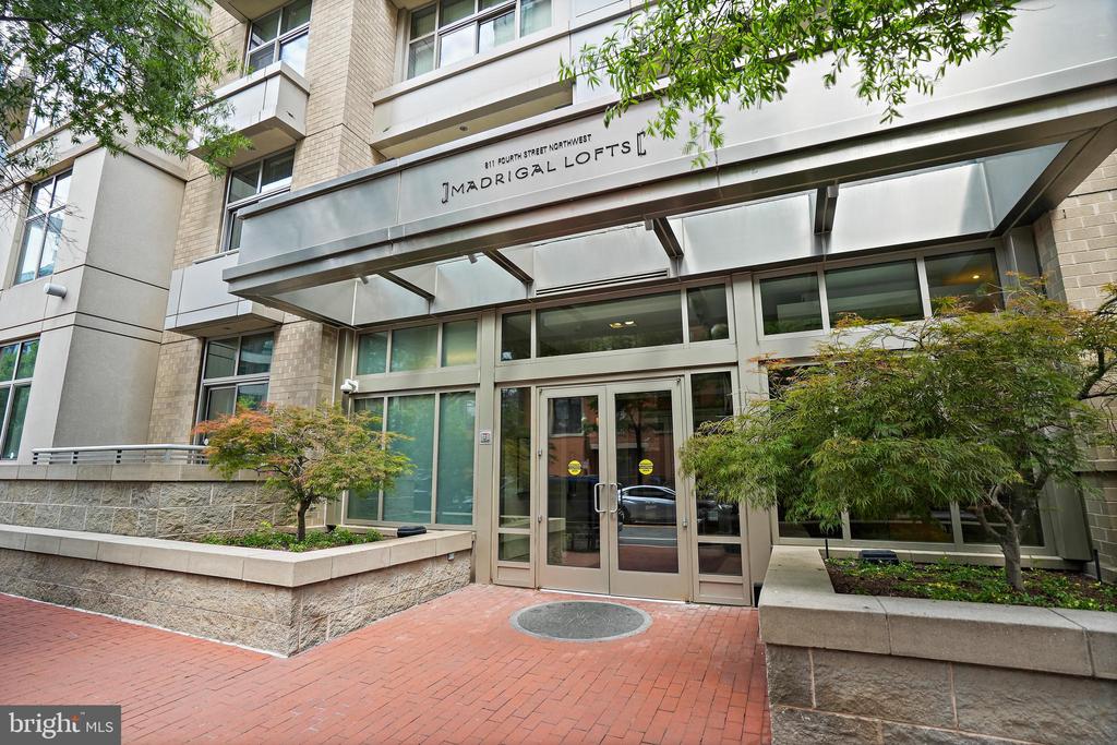 811 4th St NW #205