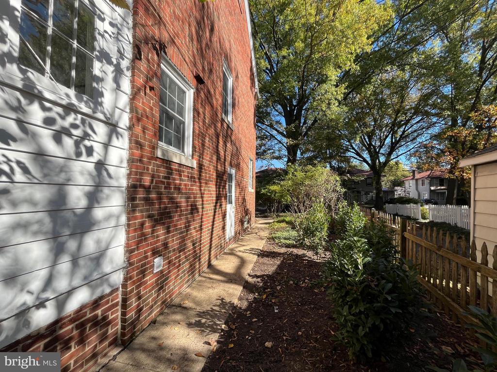 5316 Reno Rd NW