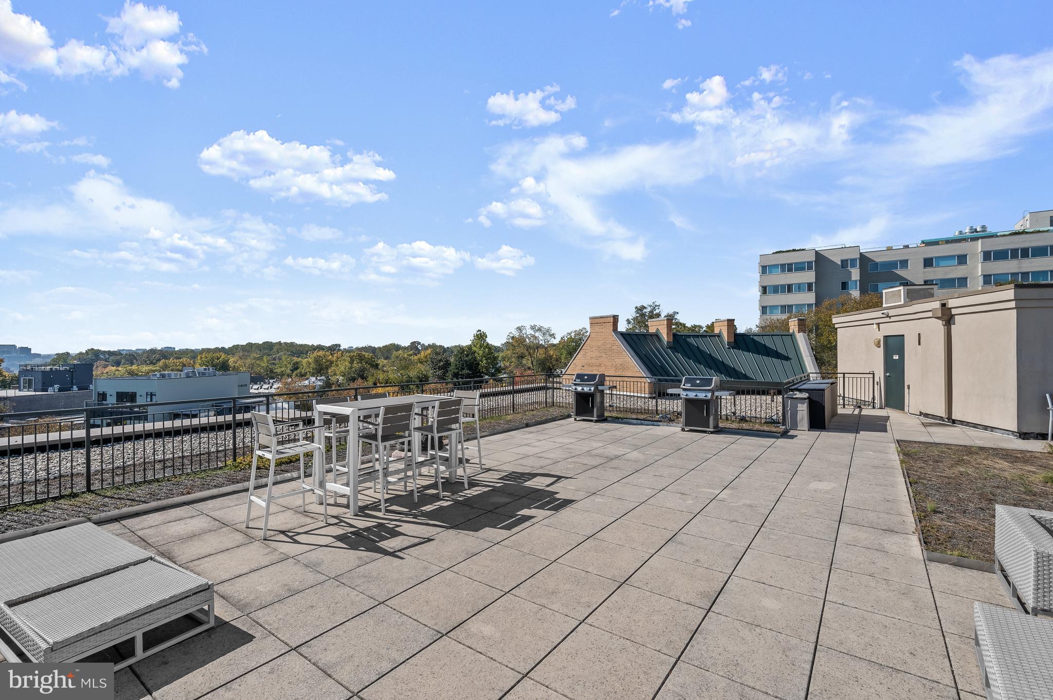 2501 Wisconsin Ave NW #207