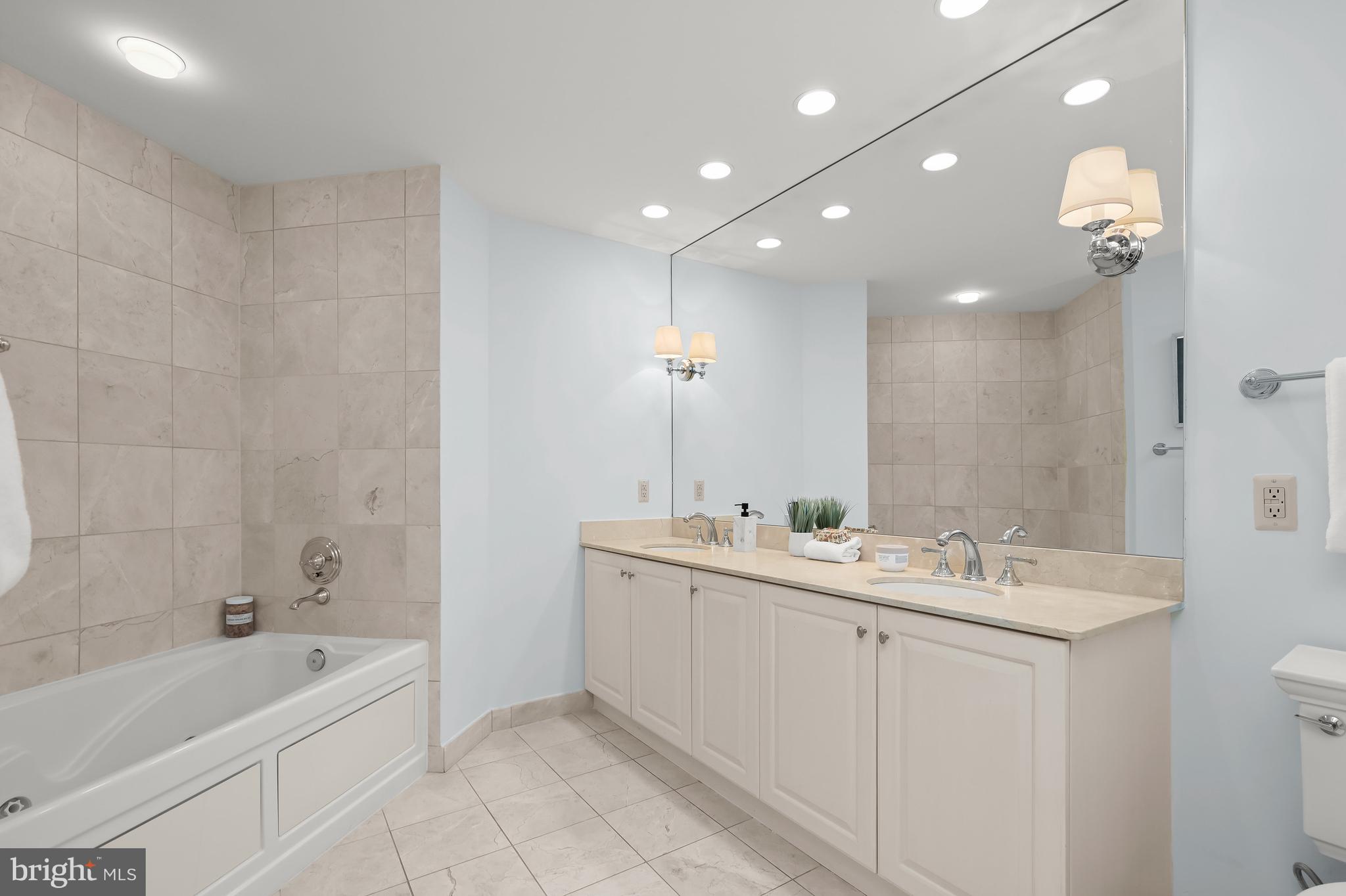 2501 Wisconsin Ave NW #207