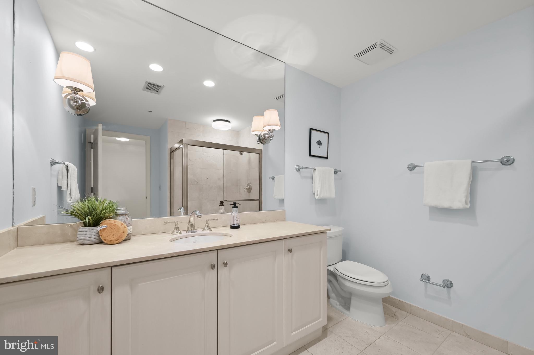 2501 Wisconsin Ave NW #207