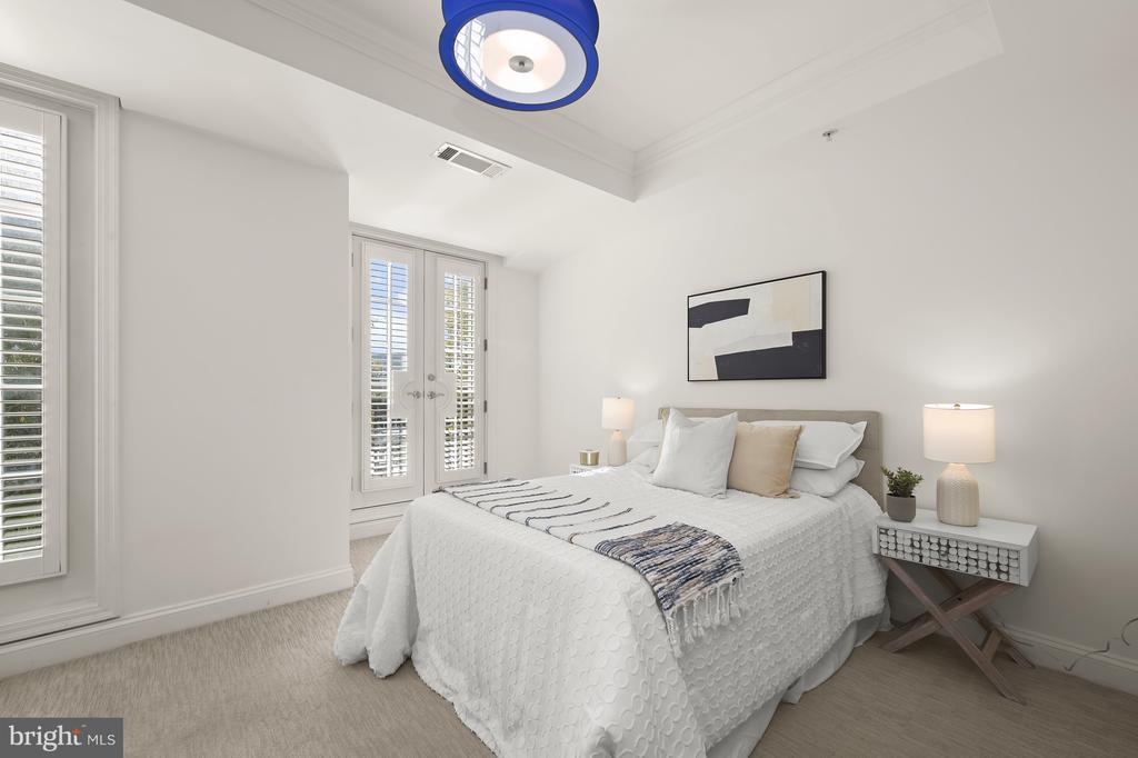 2501 Wisconsin Ave NW #207